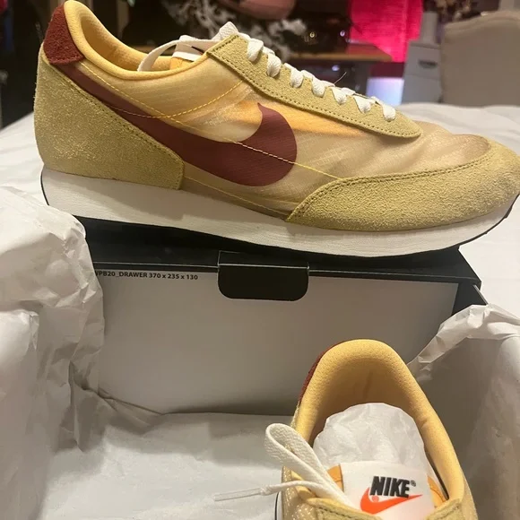 Men’s Nike Shoes - Picture 7 of 10